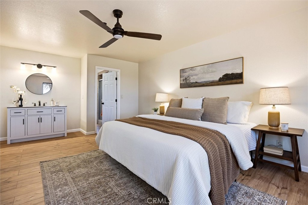 6998 Kingsbury Road Templeton, CA 93465 - Photo 15 of 57 Spacious primary bedroom with access to bathroom