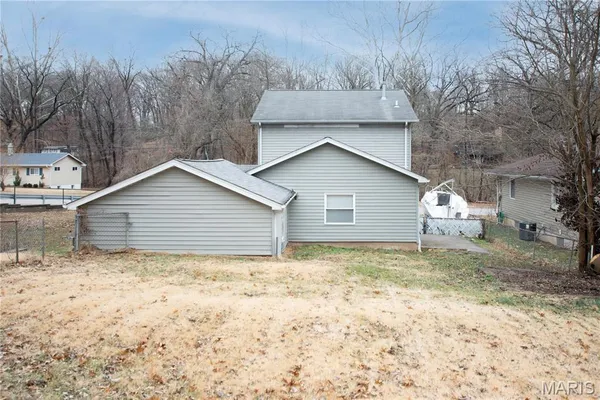 $2,100 | 14 Jefferson Avenue, Valley Park, MO 63088