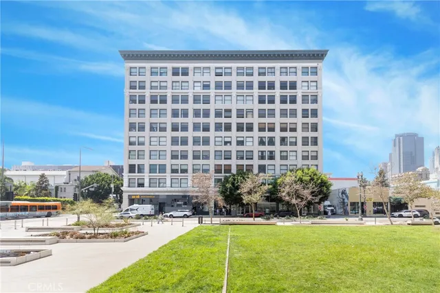 $2,000 | 108 West 2nd Street, Unit 410, Los Angeles, CA 90012