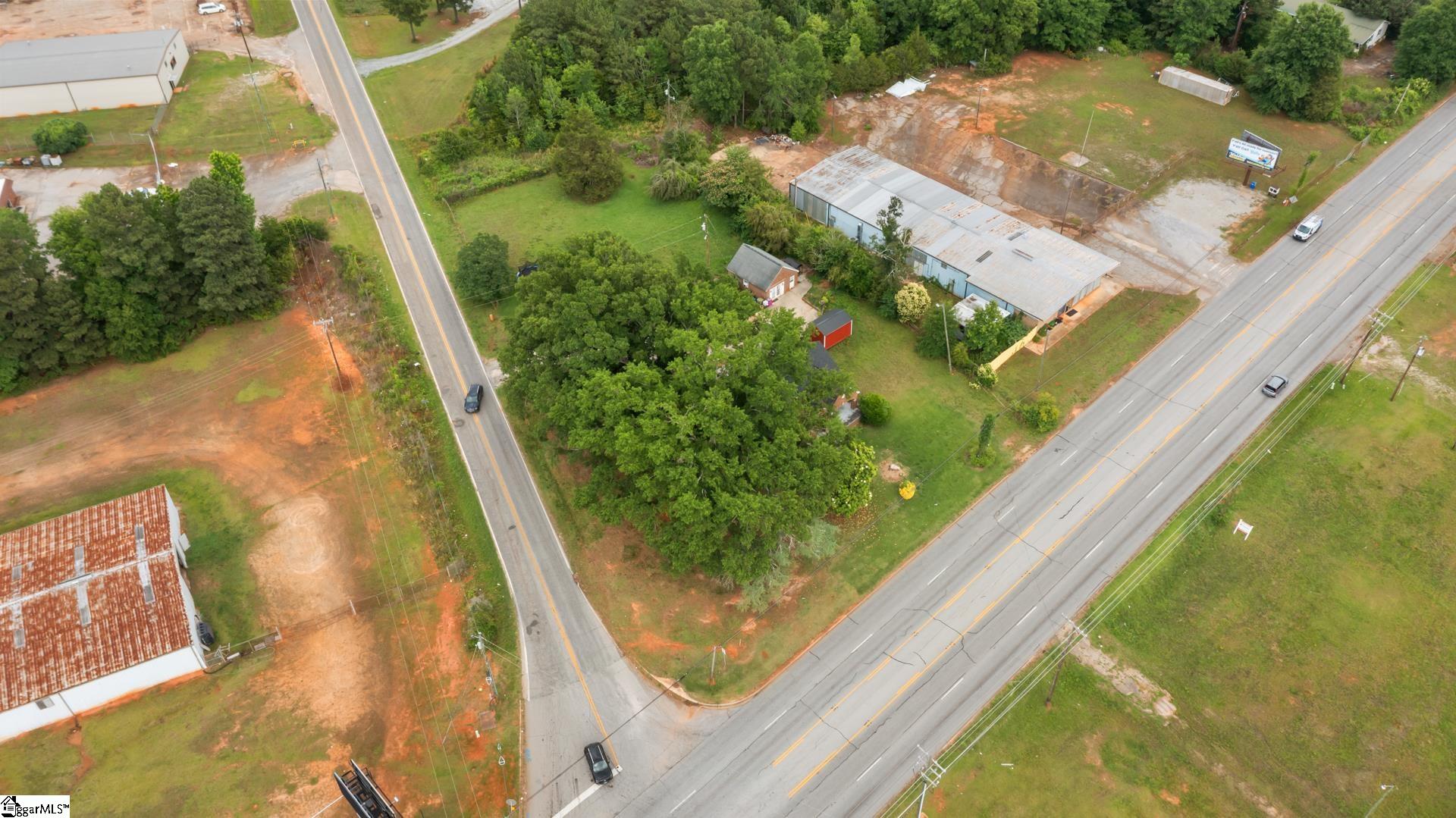 1301 Old Airport Road Laurens, SC 29360 - Photo 3 of 21