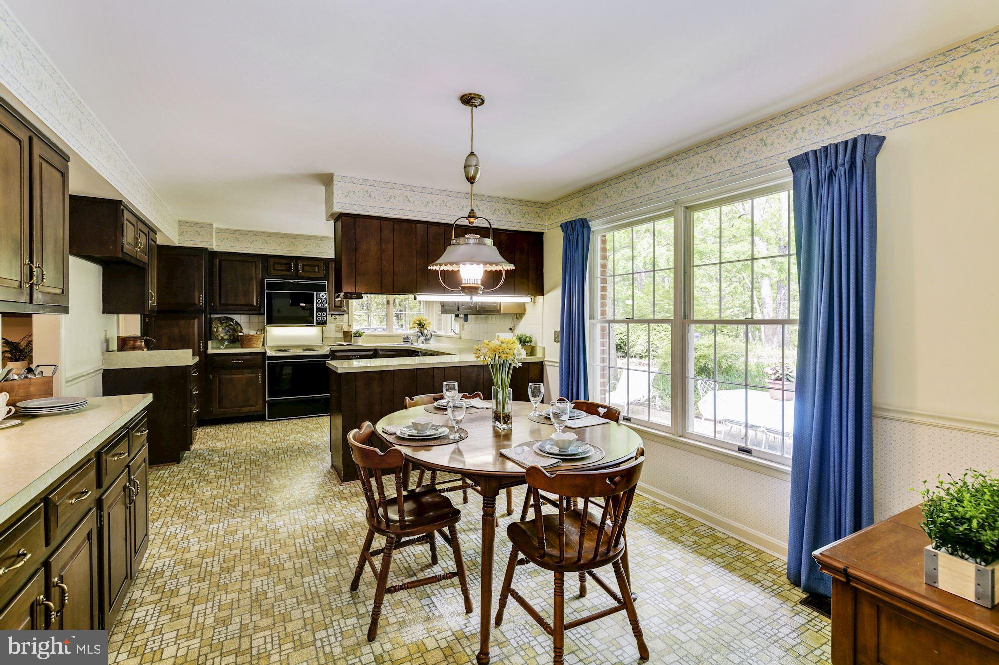 17901 Barnesville Road Barnesville, MD 20838 - Photo 11 of 42 Eat In Kitchen