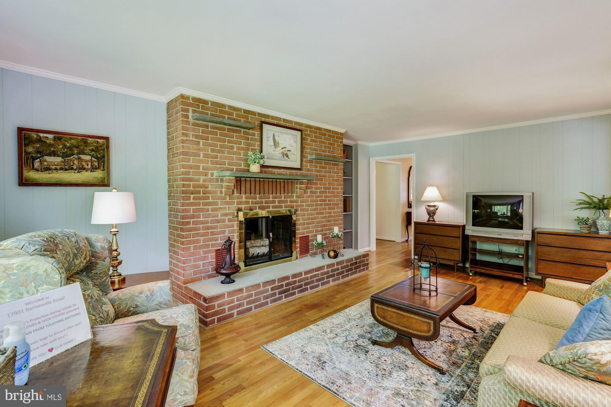 17901 Barnesville Road Barnesville, MD 20838 - Photo 18 of 42 Family Room