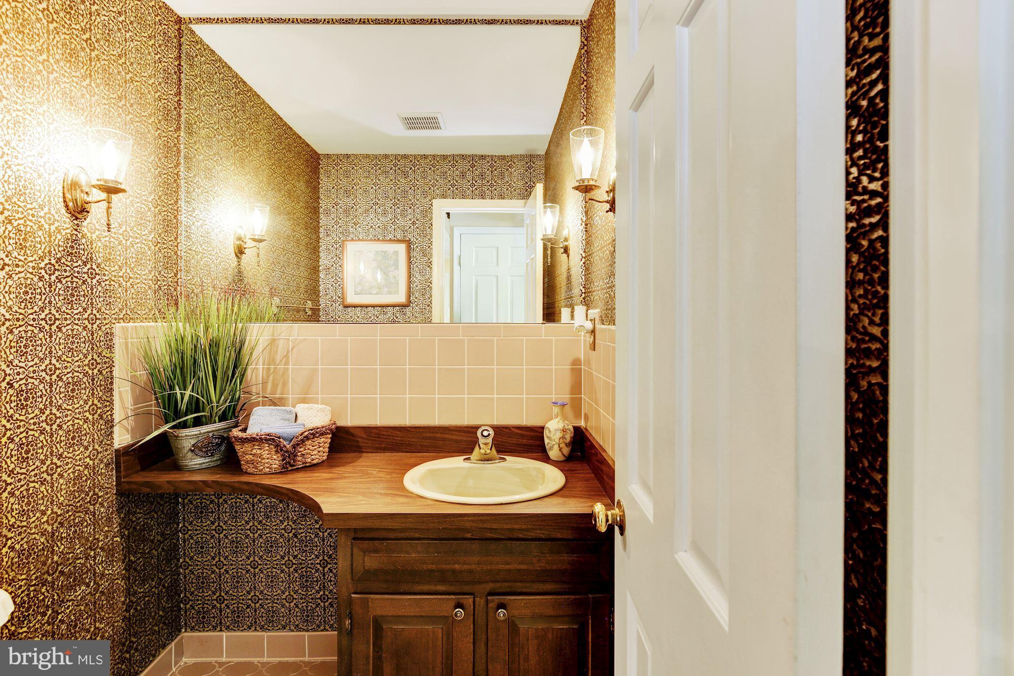 17901 Barnesville Road Barnesville, MD 20838 - Photo 24 of 42 Powder Room