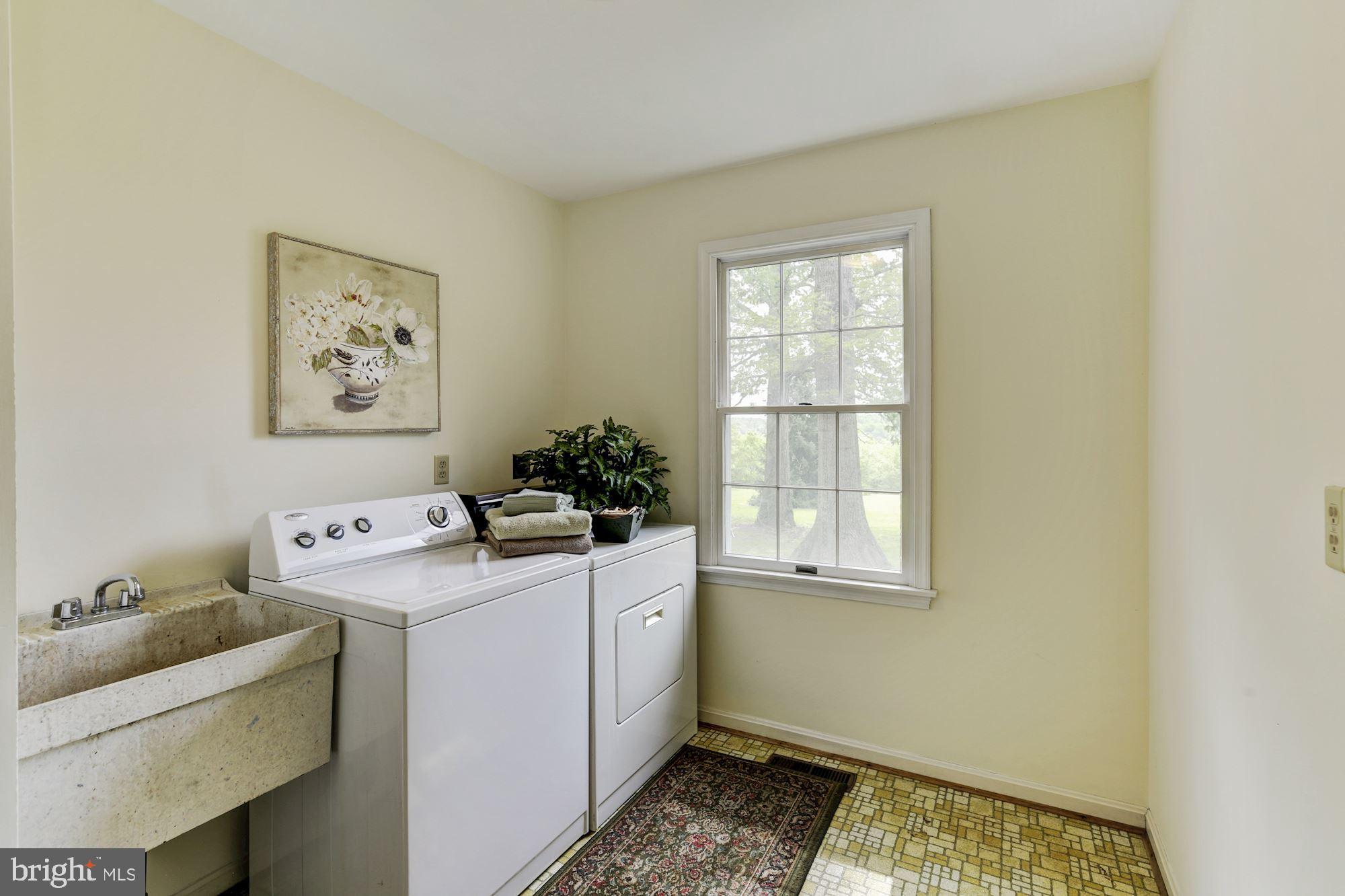 17901 Barnesville Road Barnesville, MD 20838 - Photo 25 of 42 Main Level Laundry Room