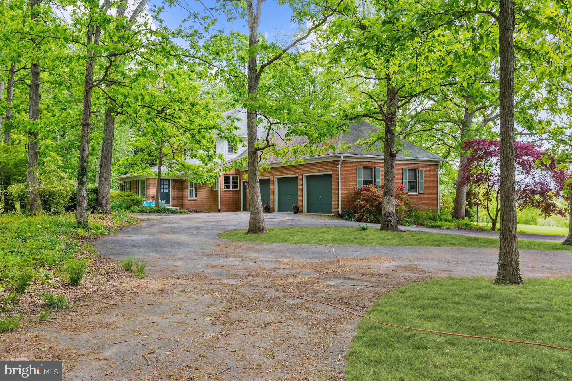 17901 Barnesville Road Barnesville, MD 20838 - Photo 40 of 42 Circular Driveway & 3 Car Garage