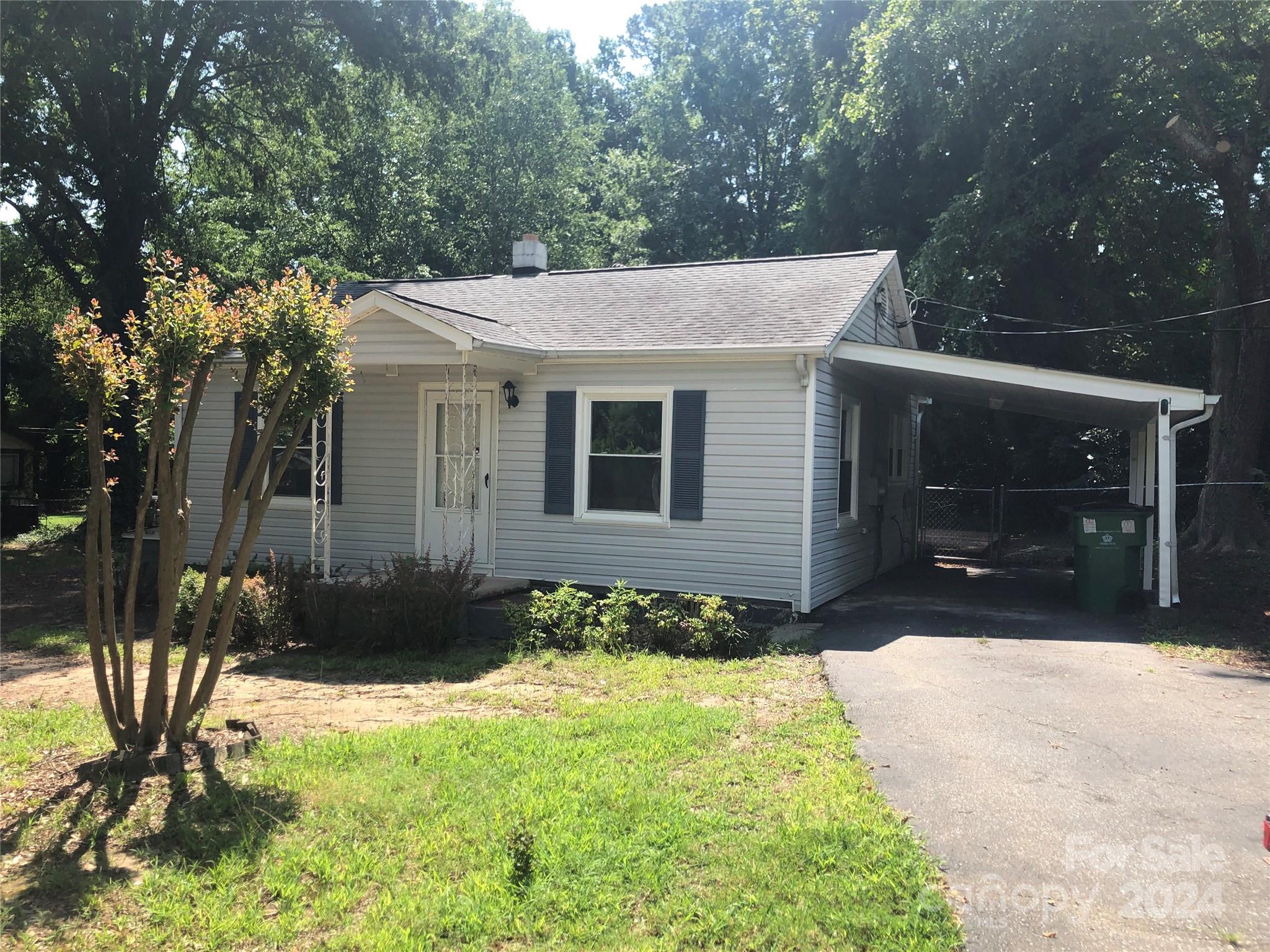 3510 Lake Road Charlotte, NC 28269 - Photo 1 of 20 Gallery Image 1