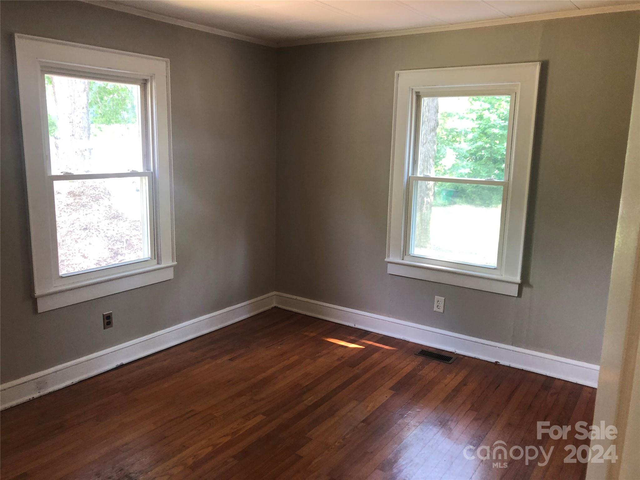 3510 Lake Road Charlotte, NC 28269 - Photo 3 of 20 Gallery Image 3