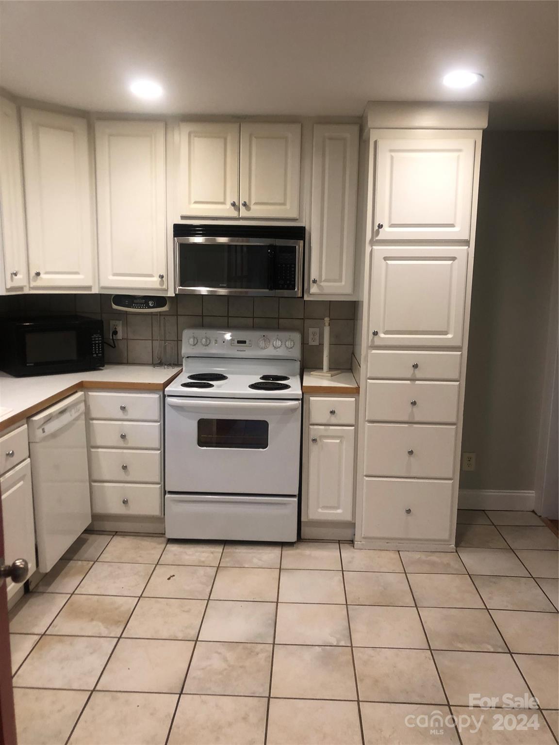 3510 Lake Road Charlotte, NC 28269 - Photo 8 of 20 Gallery Image 8