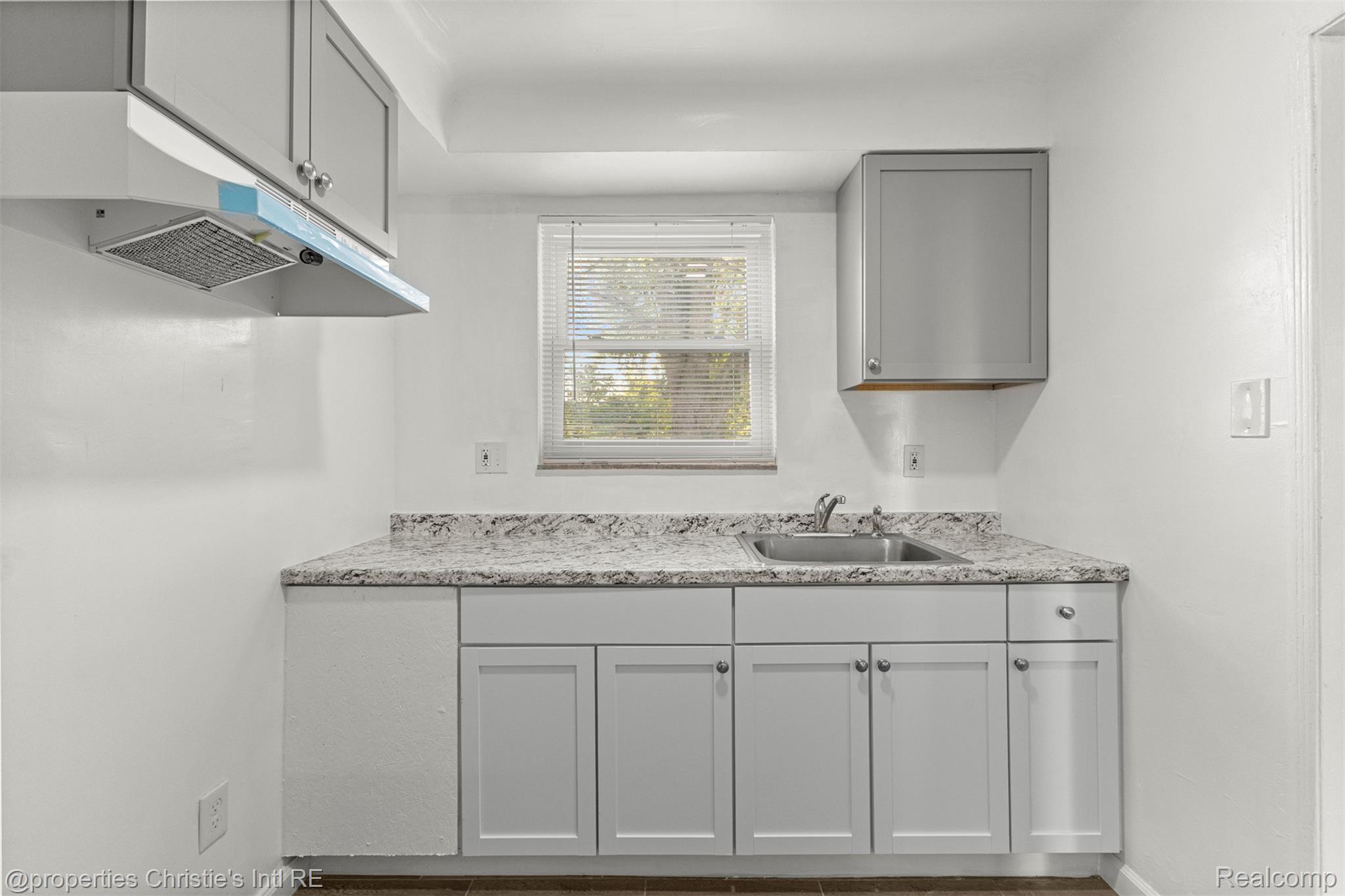 10838 Nottingham Road Detroit, MI 48224 - Photo 11 of 24 Kitchen