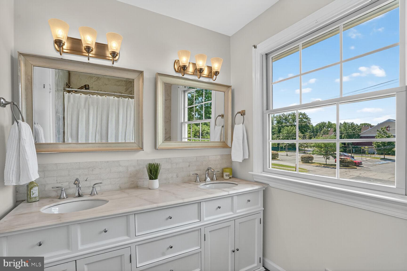 8303 Fort Hunt Road Alexandria, VA 22308 - Photo 26 of 39 Double sinks!
