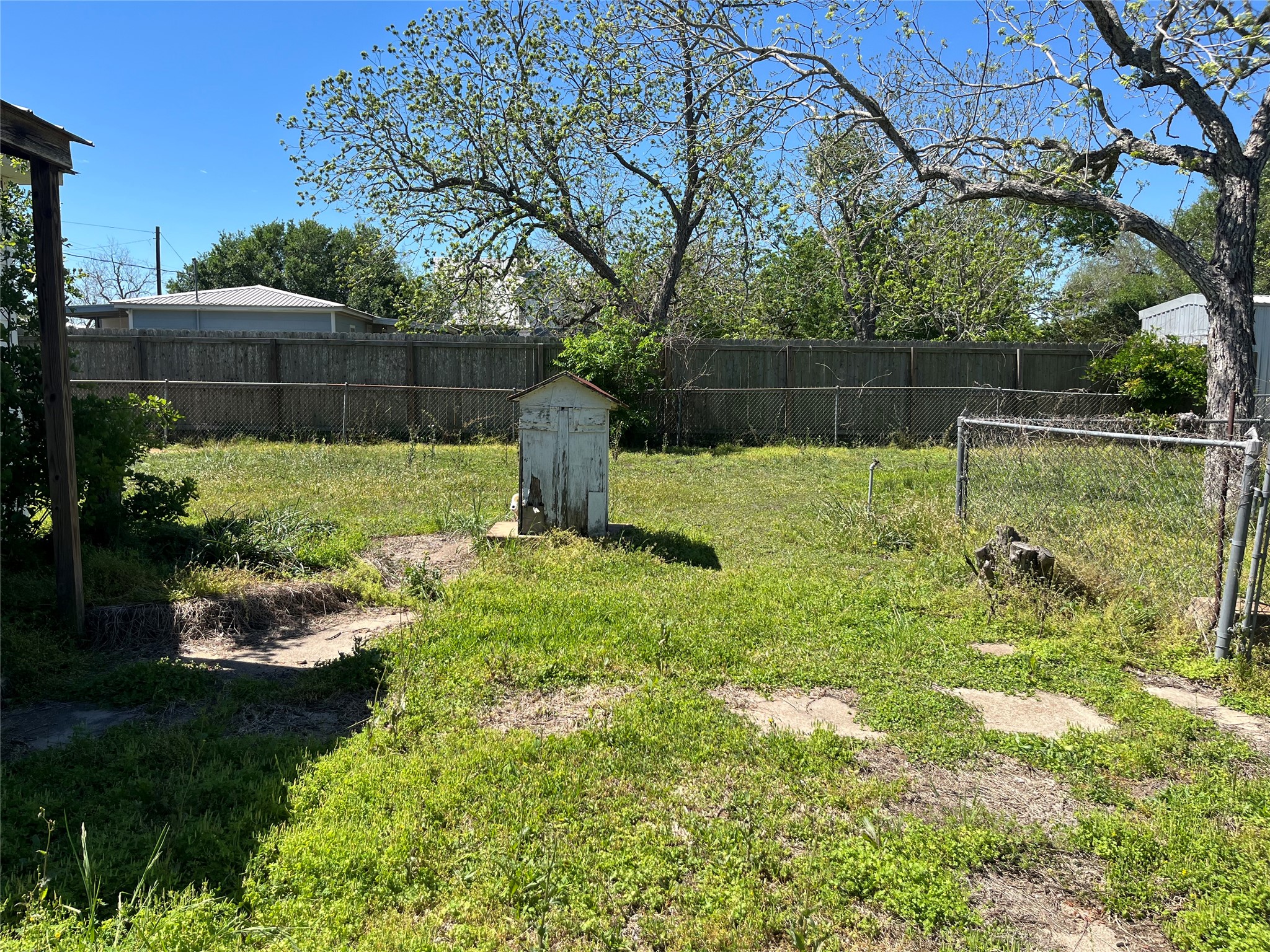 223 Walnut Street New Ulm, TX 78950 - Photo 8 of 19