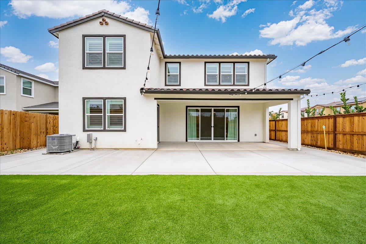280 Vectra Court Roseville, CA 95747 - Photo 74 of 84 a front view of a house with a garden and yard