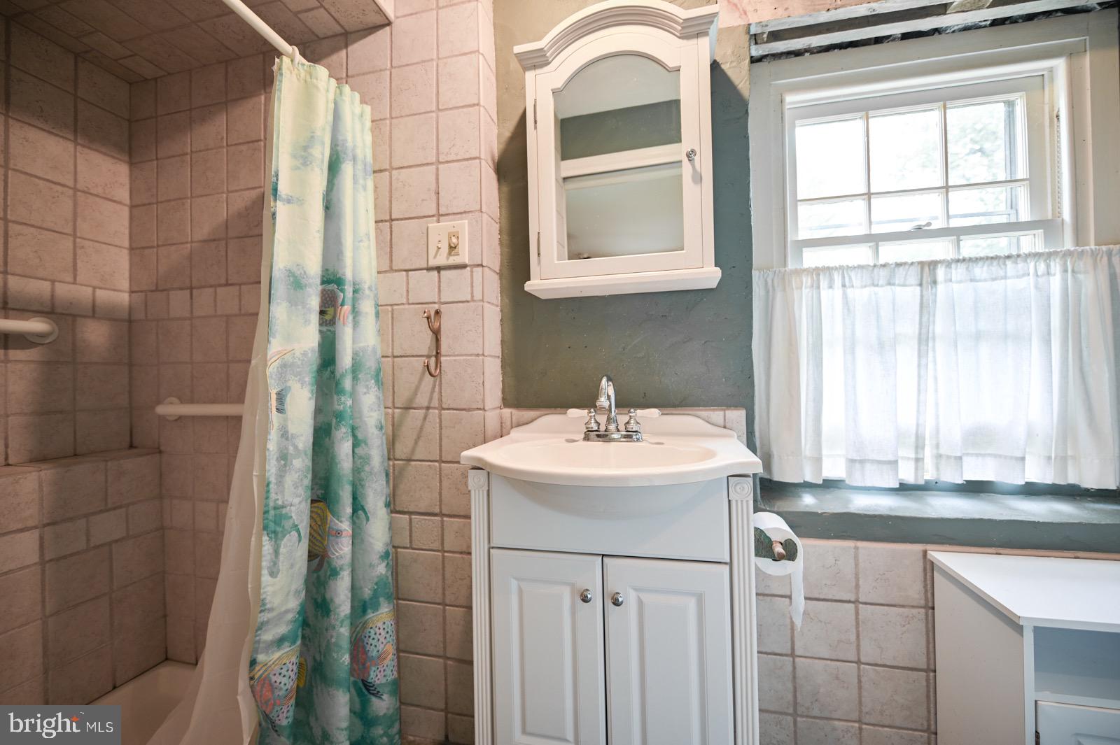 118 Spencer Road Devon, PA 19333 - Photo 29 of 45 First Floor Bathroom in Bedroom