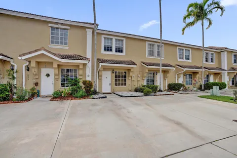 $365,000 | 752 South W 122nd Terrace, Pembroke Pines, FL 33025