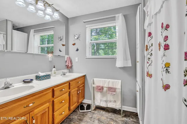 $374,900 | 170 Duckett Ridge Road, Tellico Plains, TN 37385