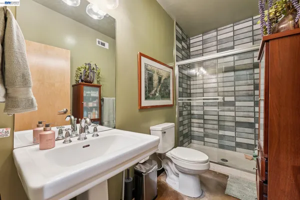 $649,000 | 425 East 11th Street, Unit 6, Oakland, CA 94606