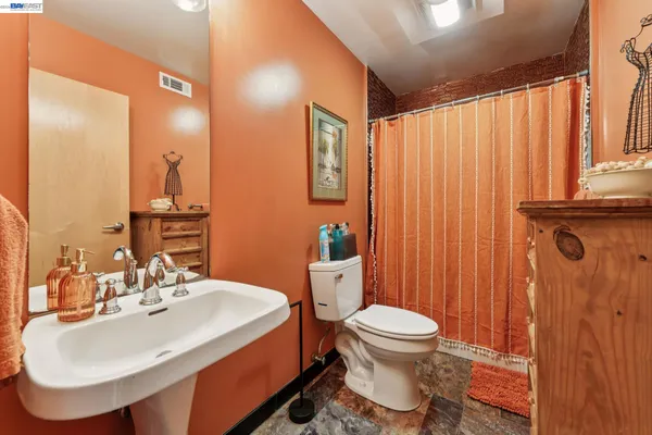 $649,000 | 425 East 11th Street, Unit 6, Oakland, CA 94606