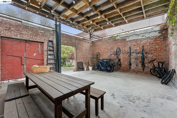 $649,000 | 425 East 11th Street, Unit 6, Oakland, CA 94606