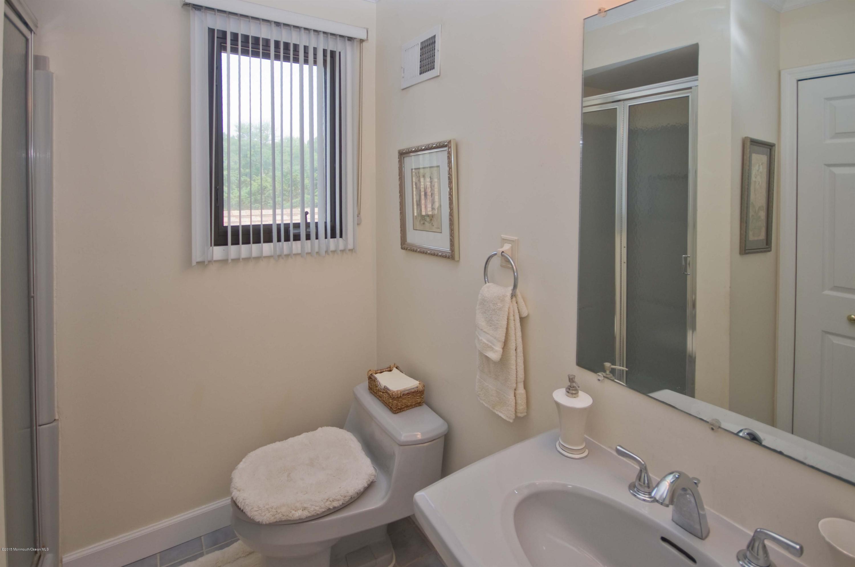 75 Bates Road Jackson, NJ 08527 - Photo 23 of 39 023_MASTER BATHROOM