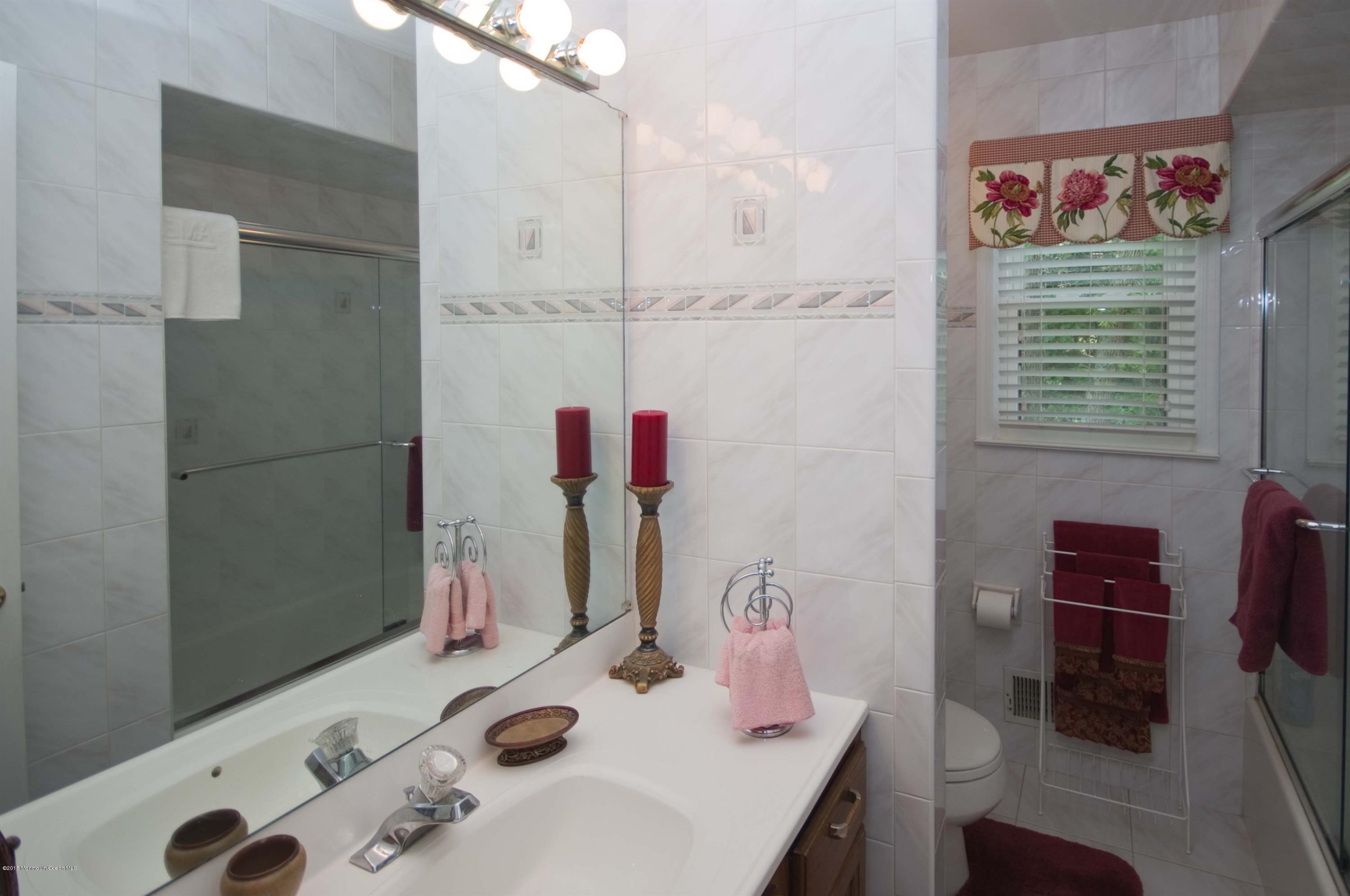75 Bates Road Jackson, NJ 08527 - Photo 26 of 39 026_BATHROOM