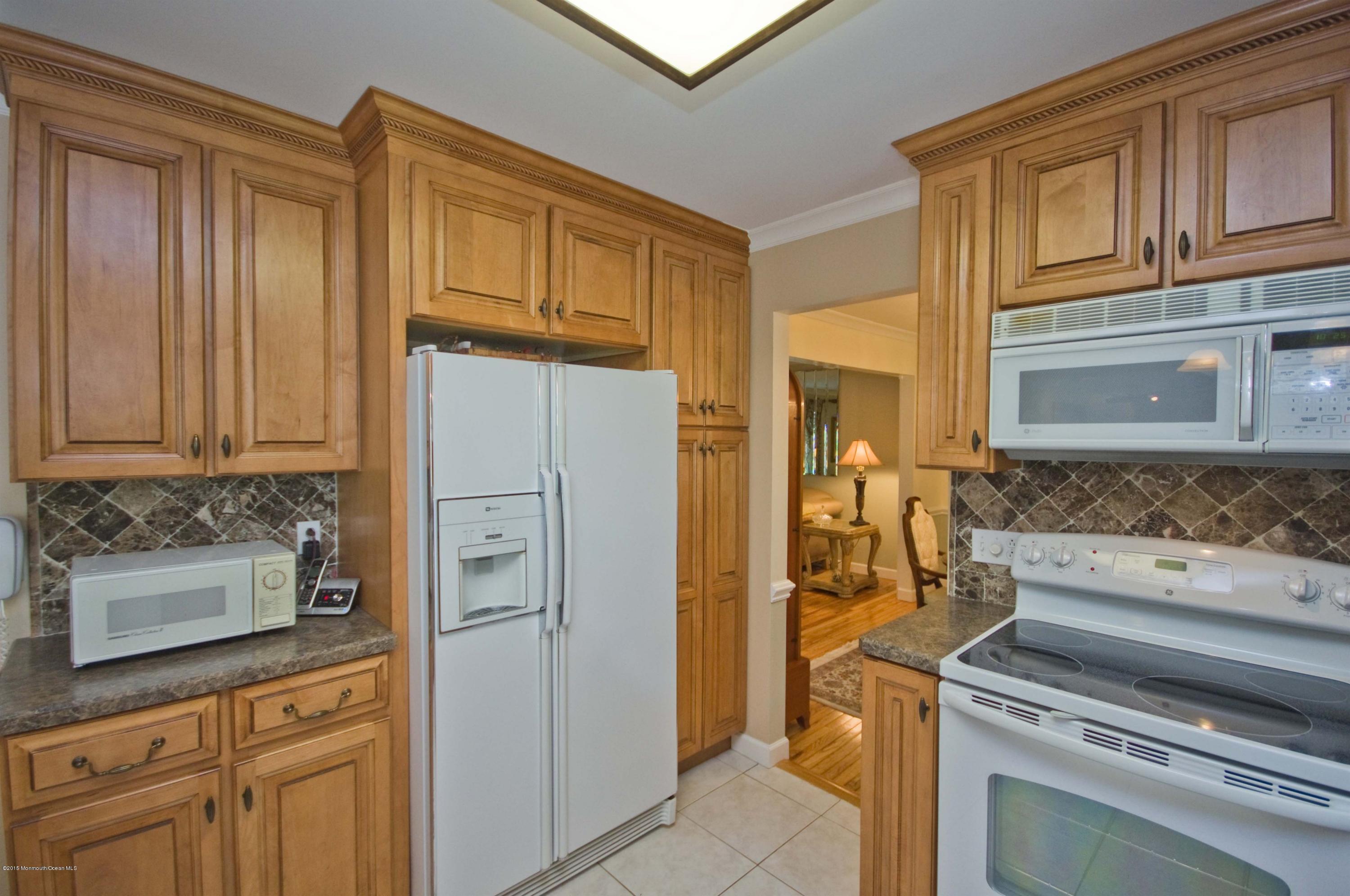 75 Bates Road Jackson, NJ 08527 - Photo 7 of 39 018_KITCHEN