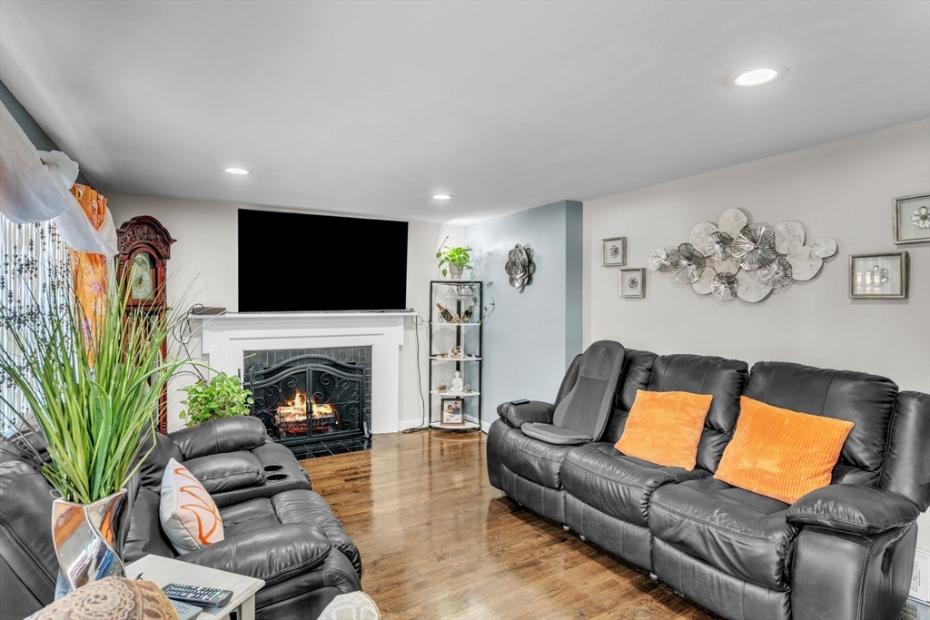 56 Winding Lane Springfield, MA 01118 - Photo 3 of 26 Gallery Image 3