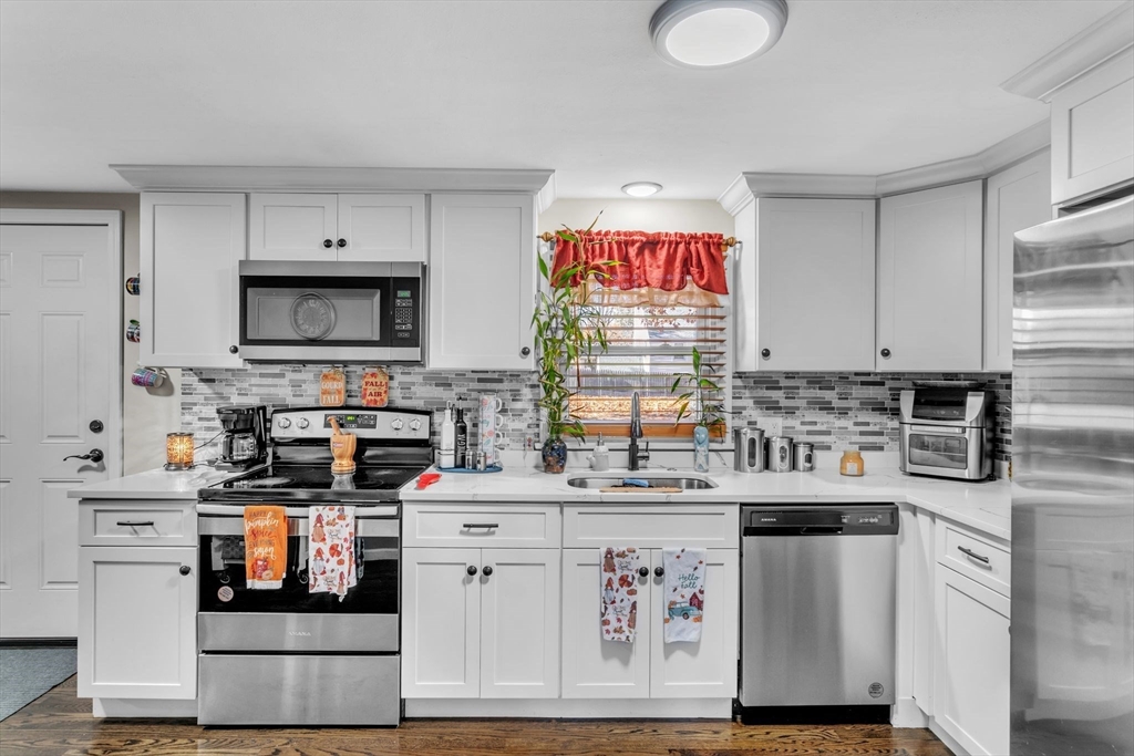 56 Winding Lane Springfield, MA 01118 - Photo 9 of 26 Gallery Image 9