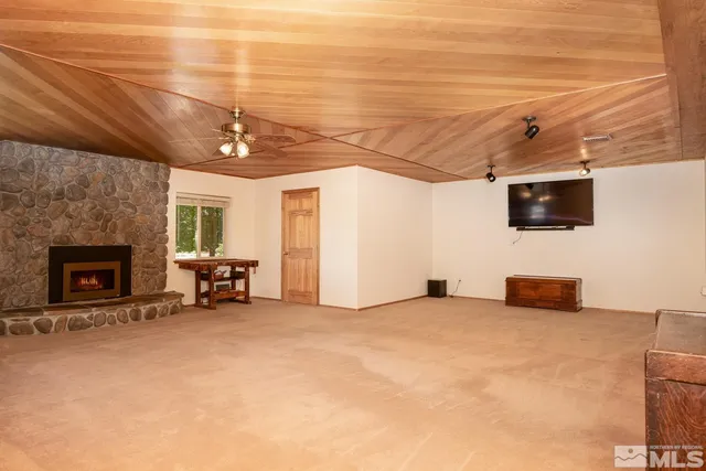 a view of a livingroom with furniture