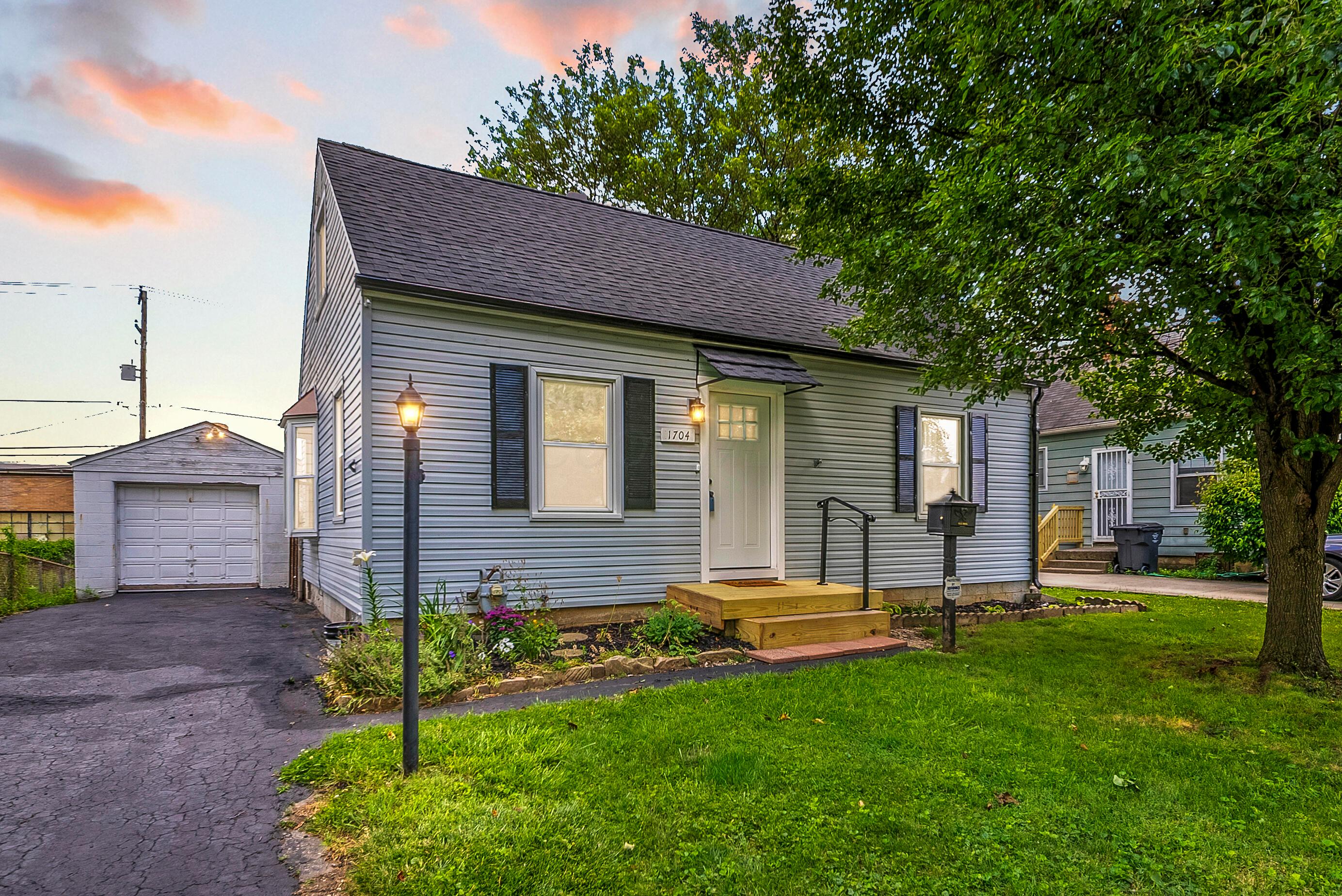 1704 Rhoda Avenue Columbus, OH 43212 - Photo 1 of 51