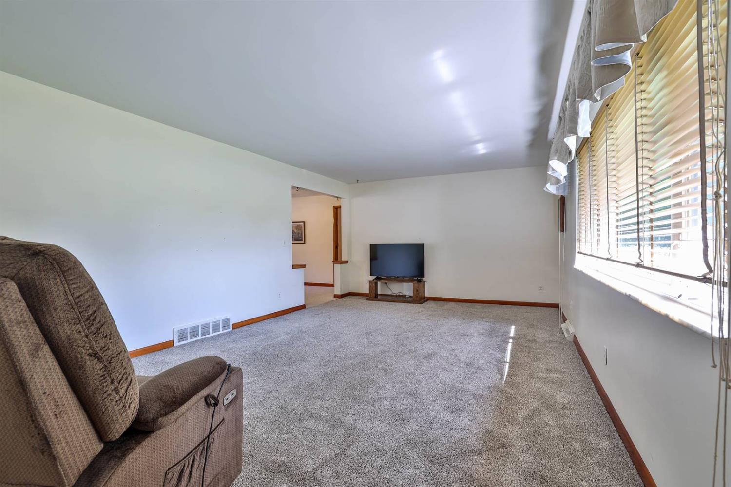 9500 North Dearborn Road Guilford, IN 47022 - Photo 6 of 54