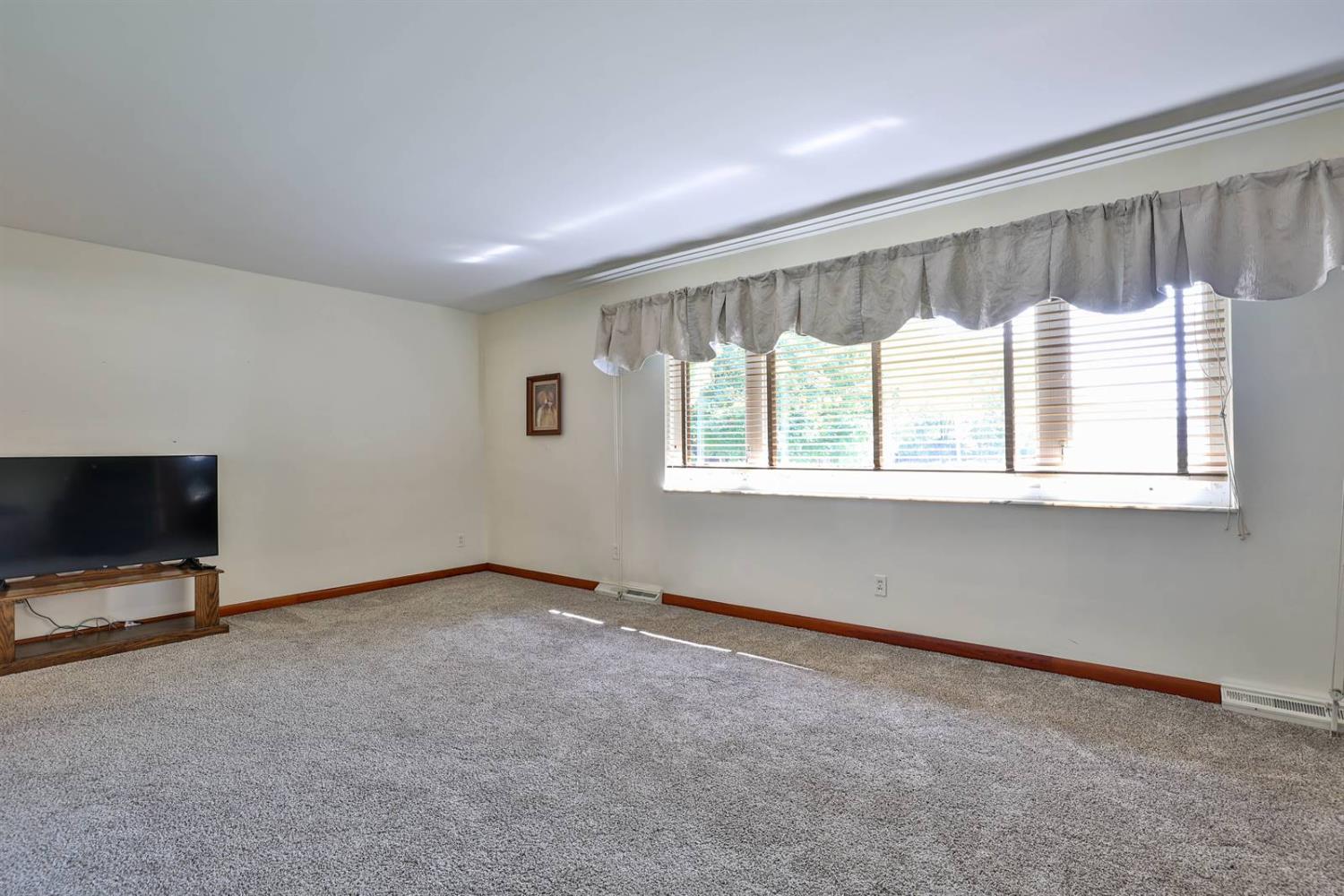 9500 North Dearborn Road Guilford, IN 47022 - Photo 7 of 54