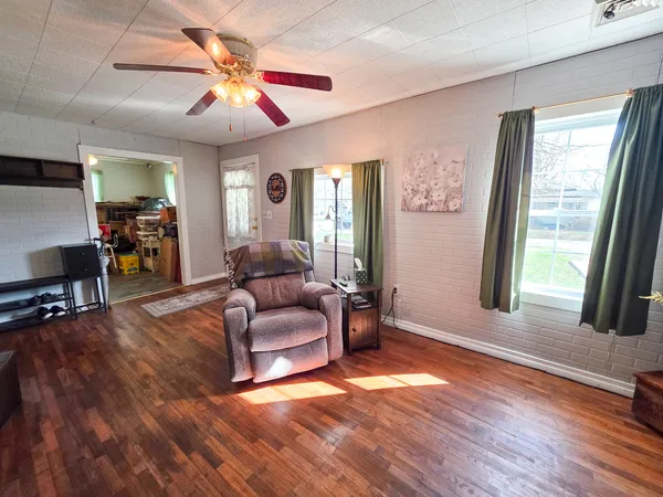 $57,500 | 127 Park Avenue, Flora, IL 62839