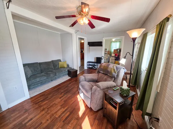 $57,500 | 127 Park Avenue, Flora, IL 62839