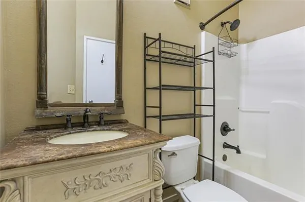 $1,700 | 920 Poeyfarre Street, Unit 214, New Orleans, LA 70130