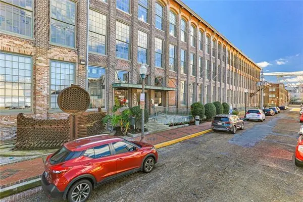 $1,700 | 920 Poeyfarre Street, Unit 214, New Orleans, LA 70130