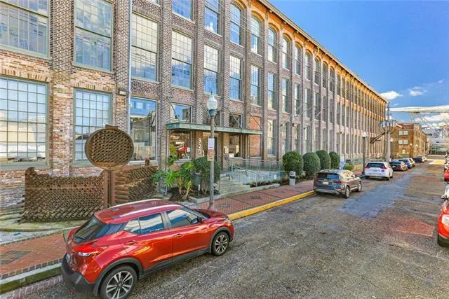 $1,800 | 920 Poeyfarre Street, Unit 214, New Orleans, LA 70130