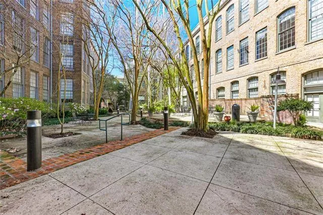 $1,800 | 920 Poeyfarre Street, Unit 214, New Orleans, LA 70130