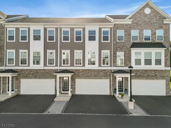 $799,500 | 6 Coogan Court, Morris Plains, NJ 07950