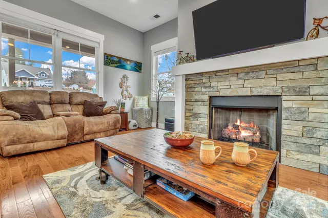 $650,000 | 14 Cider Hl Lane, Hendersonville, NC 28792