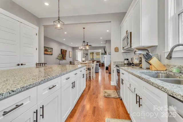 $650,000 | 14 Cider Hl Lane, Hendersonville, NC 28792