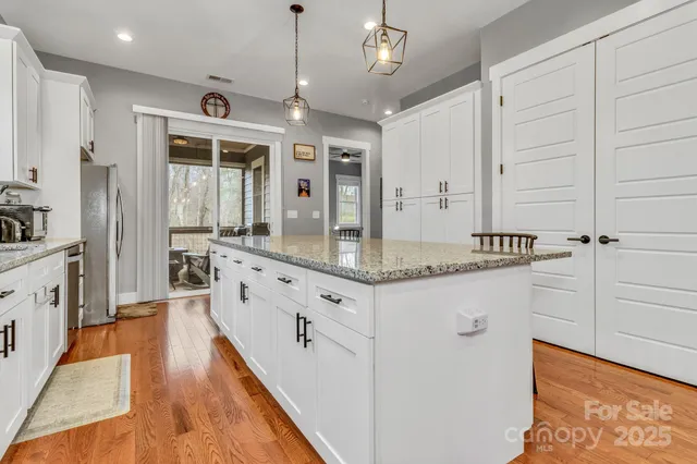 $650,000 | 14 Cider Hl Lane, Hendersonville, NC 28792