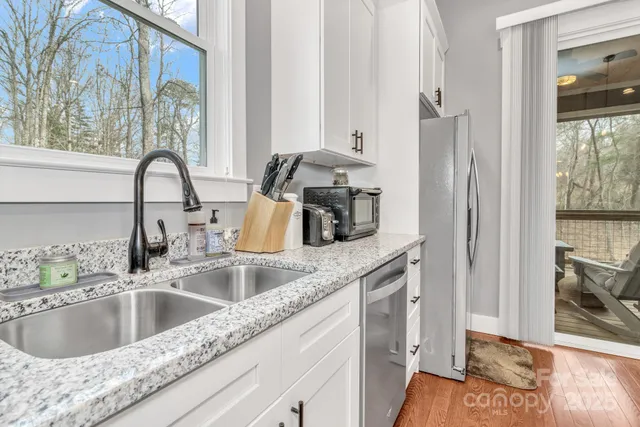 $650,000 | 14 Cider Hl Lane, Hendersonville, NC 28792