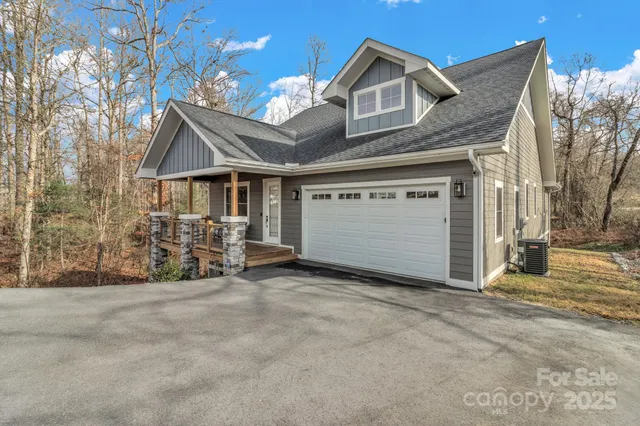 $650,000 | 14 Cider Hl Lane, Hendersonville, NC 28792