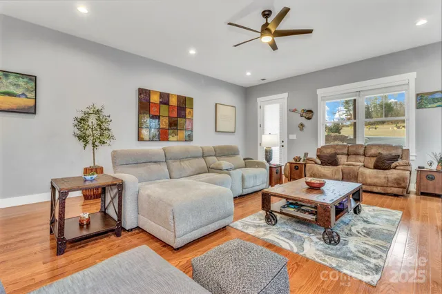 $650,000 | 14 Cider Hl Lane, Hendersonville, NC 28792