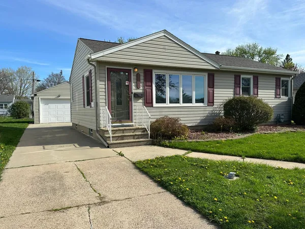 $192,000 | 1611 4th Avenue Southeast, Austin, MN 55912