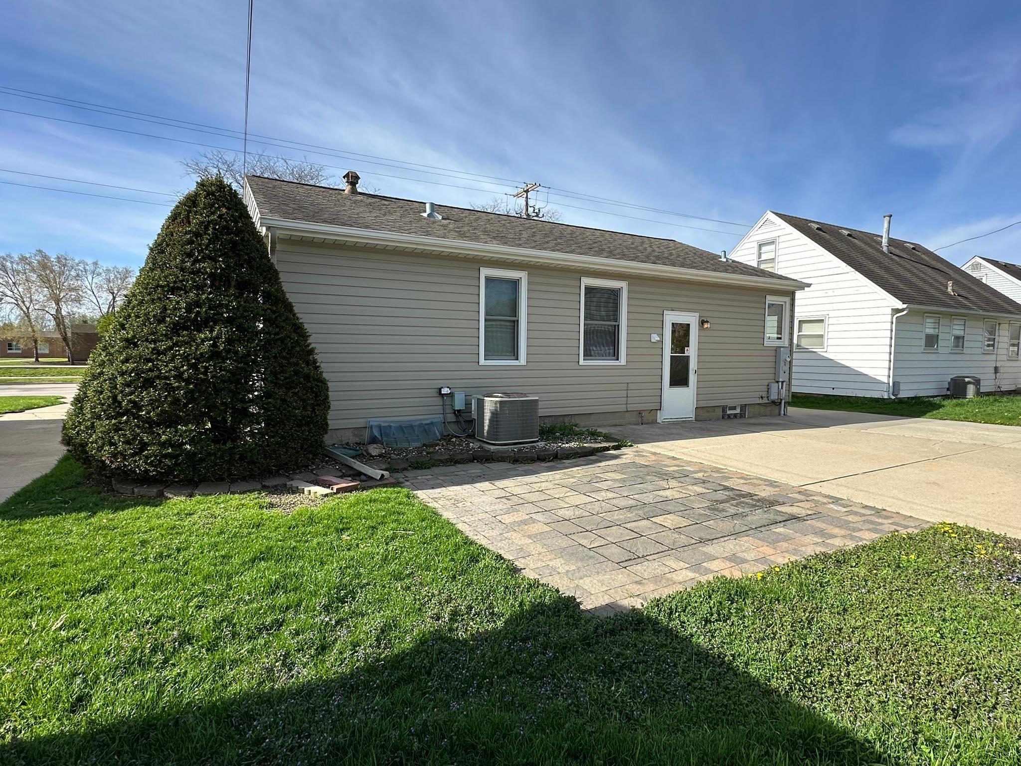 1611 4th Avenue Southeast Austin, MN 55912 - Photo 3 of 20