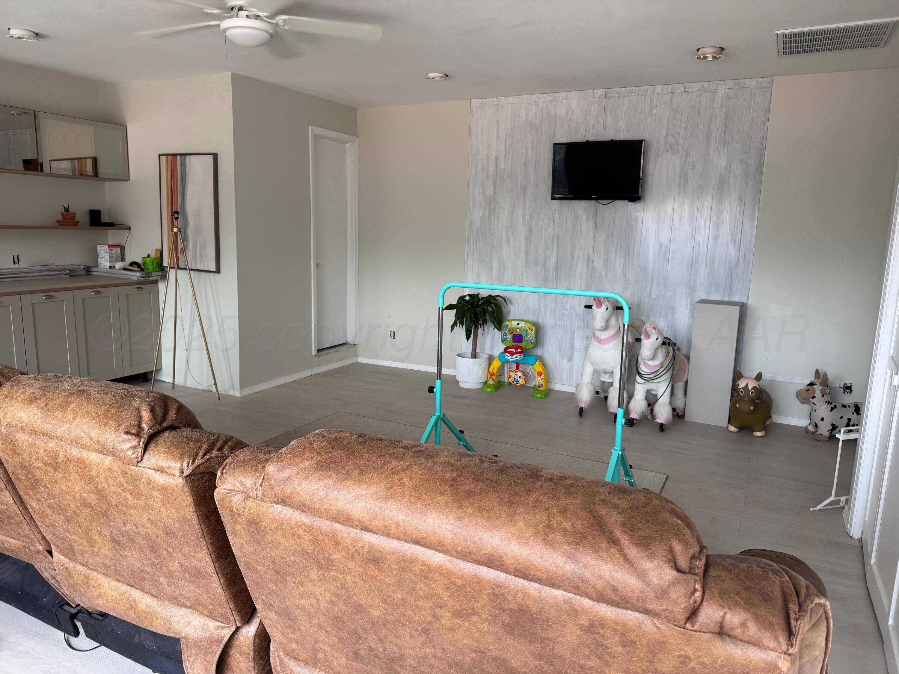 513 South Eton Street Perryton, TX 79070 - Photo 27 of 72 Den 5