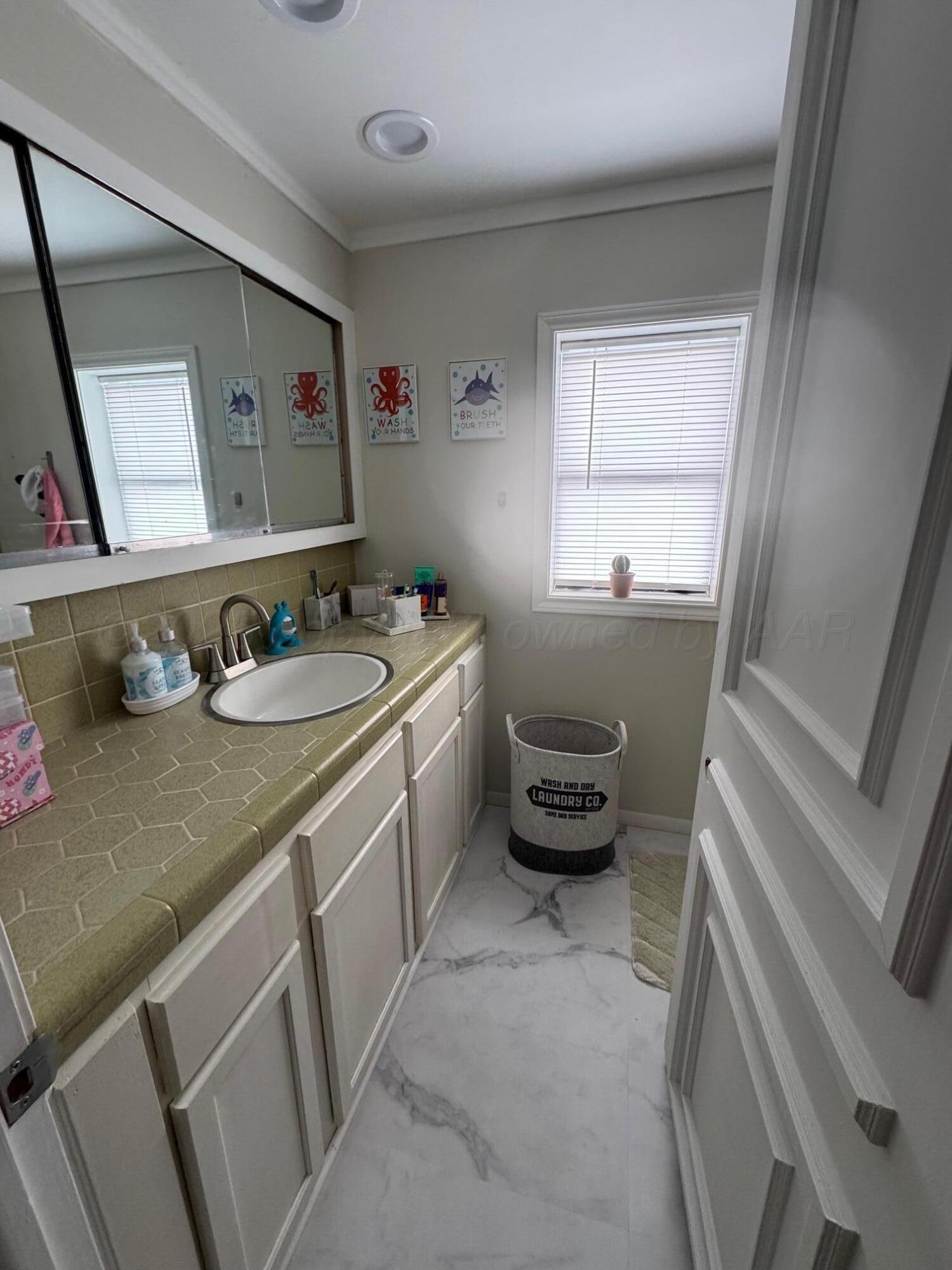 513 South Eton Street Perryton, TX 79070 - Photo 51 of 72 Bath1