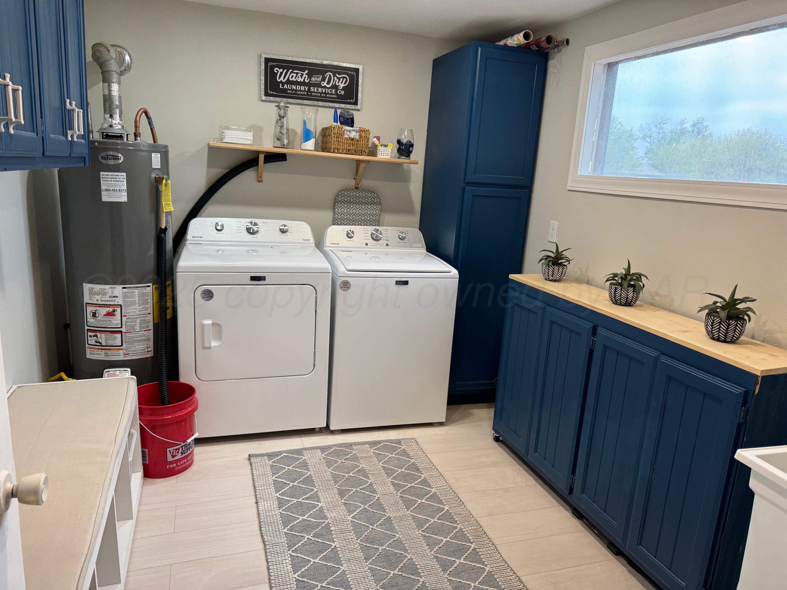 513 South Eton Street Perryton, TX 79070 - Photo 65 of 72 a utility room with dryer and washer