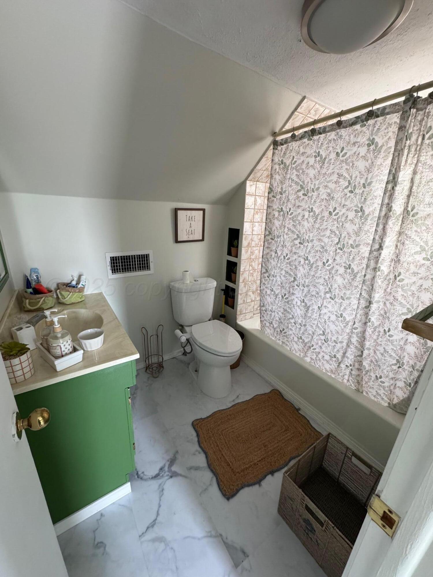 513 South Eton Street Perryton, TX 79070 - Photo 72 of 72 a room with a washer and dryer
